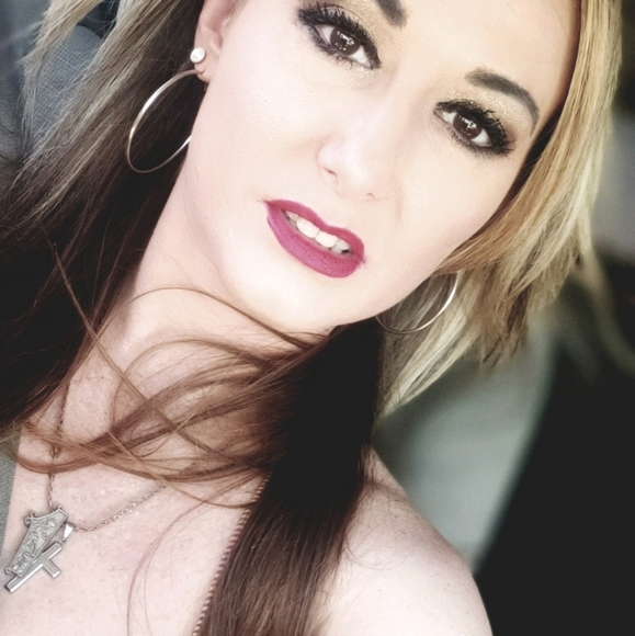 Meet your Posher, Katie - Picture 10 of 16